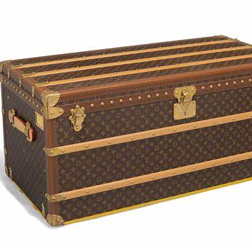Malle courrier Louis Vuitton