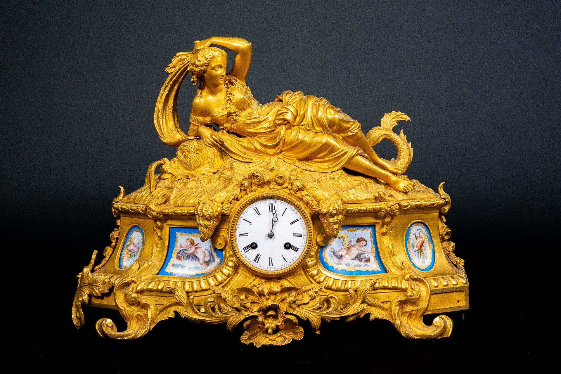 horloge en bronze doré sevres